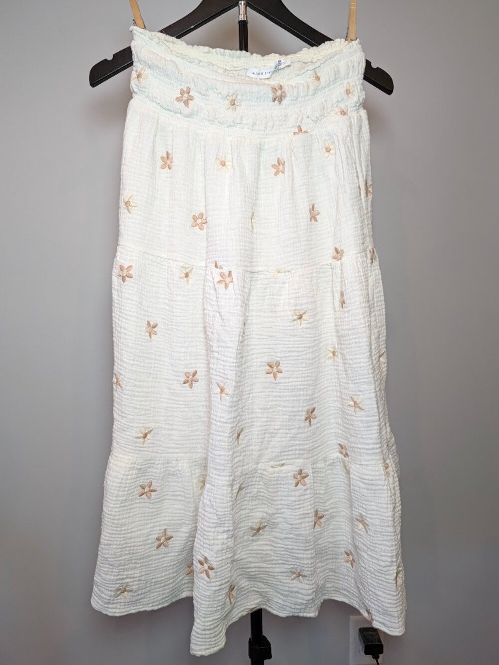 Altar'd State Women's Size S Gauze Cream Tiered Embroidered Floral Midi Skirt